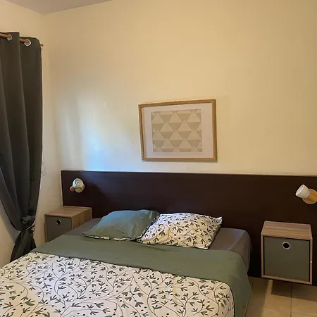 2 Pieces Bord De 아파트